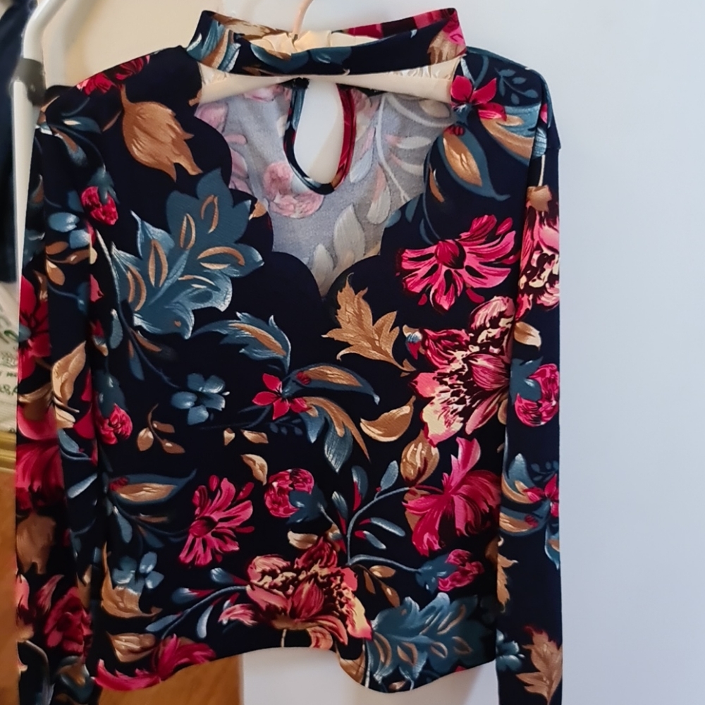 Floral Print Scallop trim Choker Neck Top N/WO